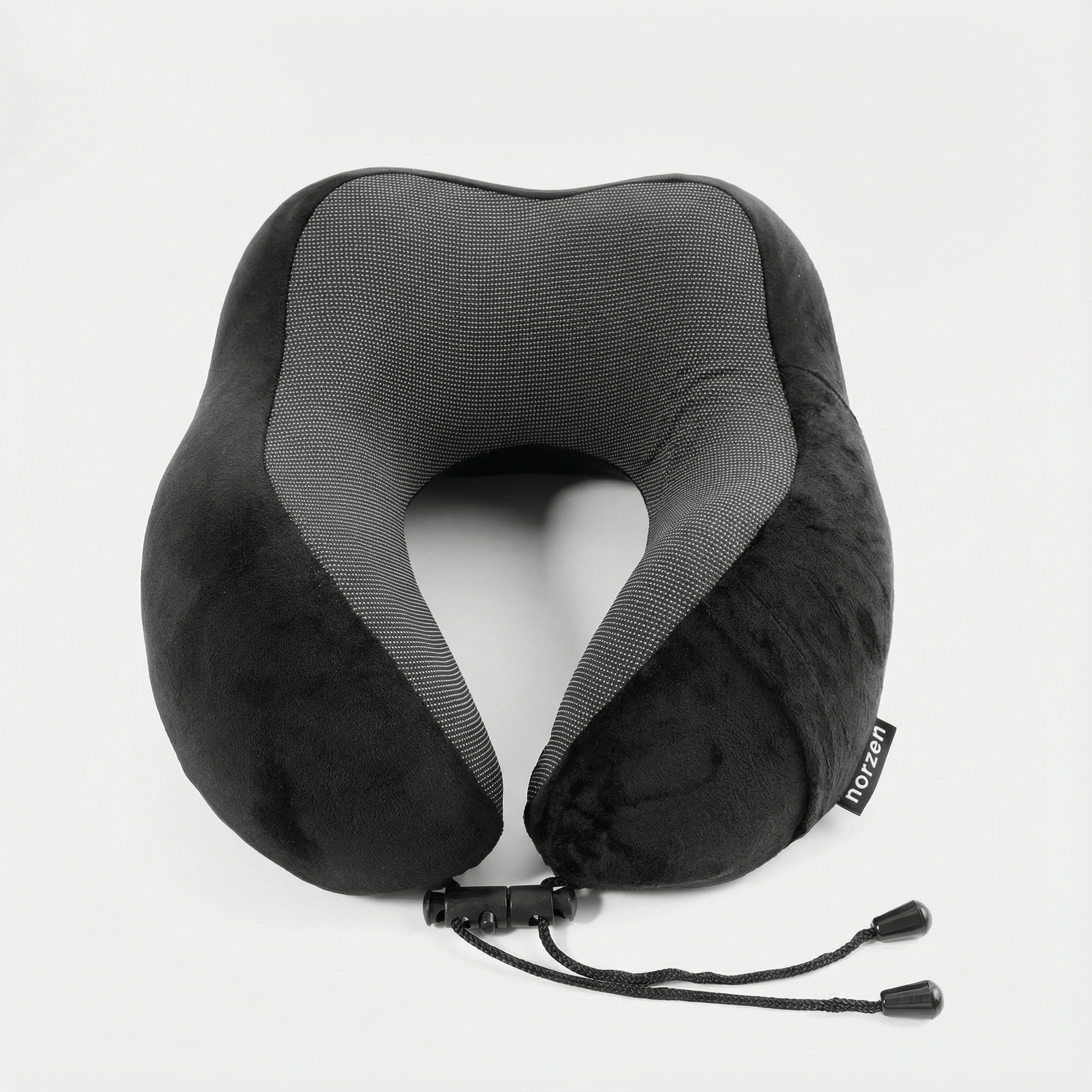 Norzen reisepute i skrå vinkel som viser ergonomisk form og buet støtte for nakke og skuldre
