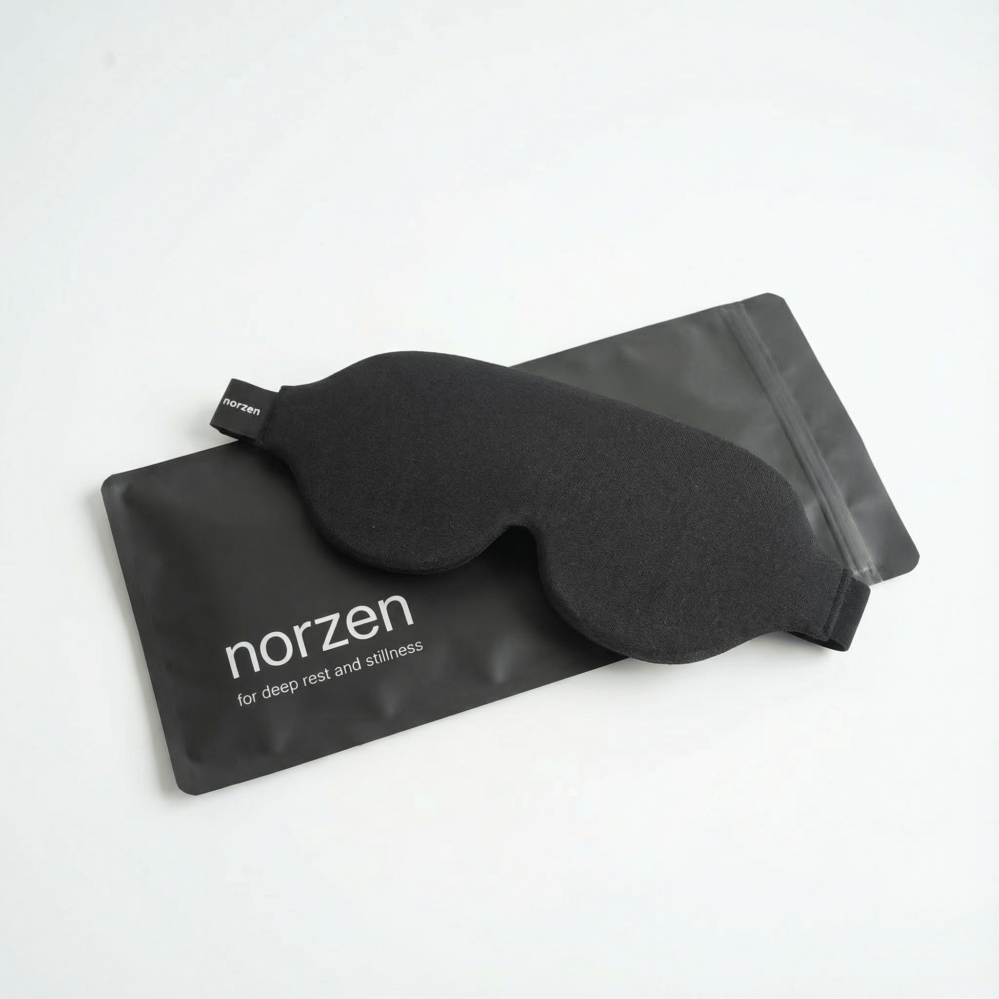 Norzen sovemaske med oppbevaringspose, designet for komfortabel søvn hjemme og på reise